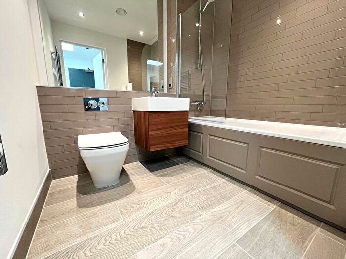 2 Bedroom Apartment To Rent In Heaton House, B1