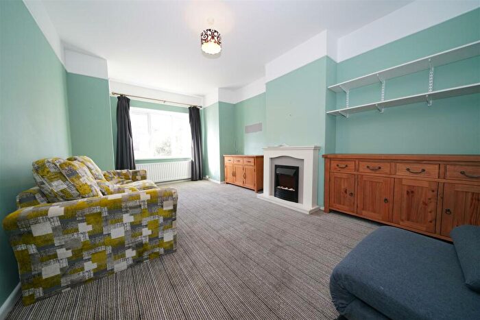 2 Bedroom Apartment For Sale In Essex Road, Weymouth, DT4