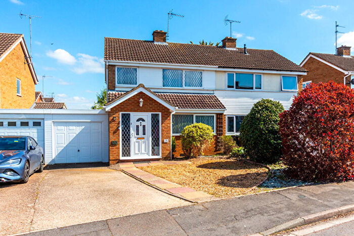 3 Bedroom Semi Detached House For Sale In Arundel Court, Rushden, NN10