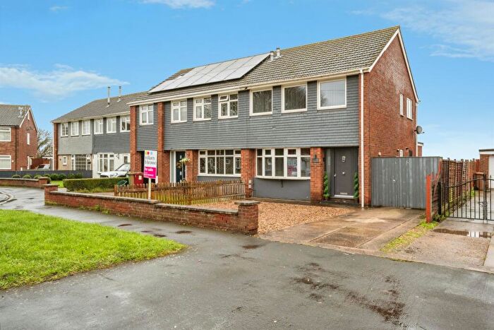 3 Bedroom Semi Detached House For Sale In Caistor Avenue, Scunthorpe, DN16