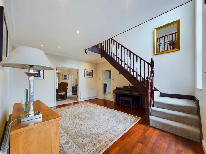 5 Bedroom Detached House For Sale In Stopps Orchard, Princes Risborough, HP27