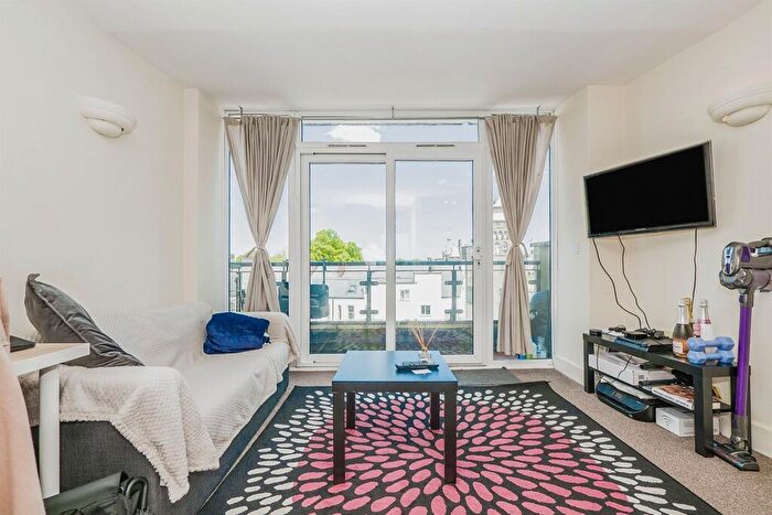 1 Bedroom Apartment For Sale In Westgate Street, Cardiff, CF10