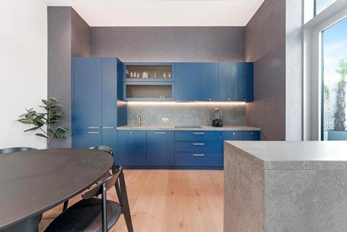 2 Bedroom Apartment For Sale In Serapis House, Goodluck Hope Walk, E14