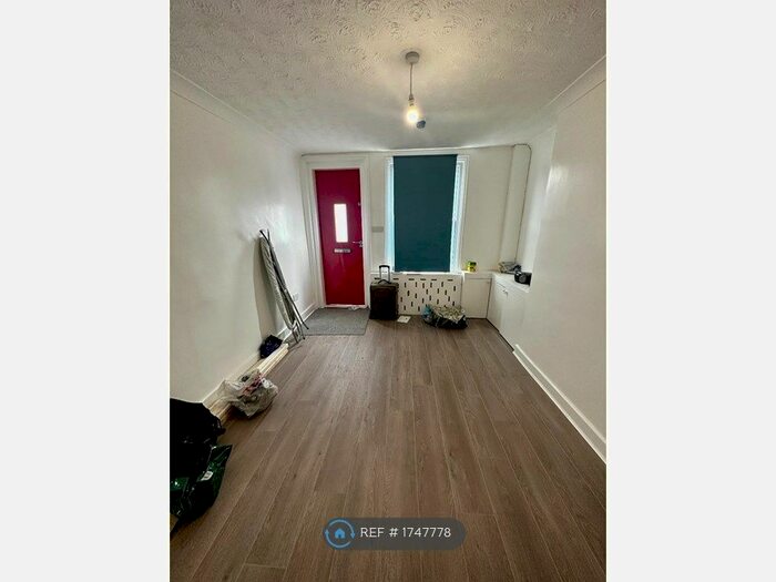 2 Bedroom End Of Terrace House To Rent In Amwell Street, Hoddesdon, EN11