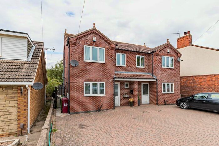 3 Bedroom Semi-Detached House To Rent In Moorwell Road, DN17