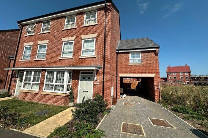 4 Bedroom Town House To Rent In Armstrongs Fields, Aylesbury, HP22