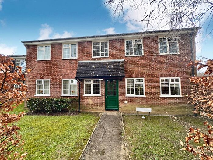 1 Bedroom Flat For Sale In Englefield, Horsham, RH12