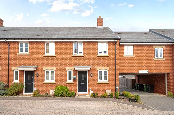 3 Bedroom Terraced House For Sale In Goswell Square, Alton, Hampshire, GU34