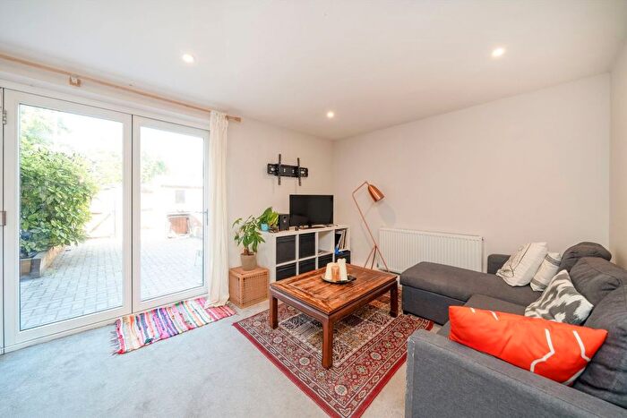 3 Bedroom Flat For Sale In Portia Way, Bow, E3
