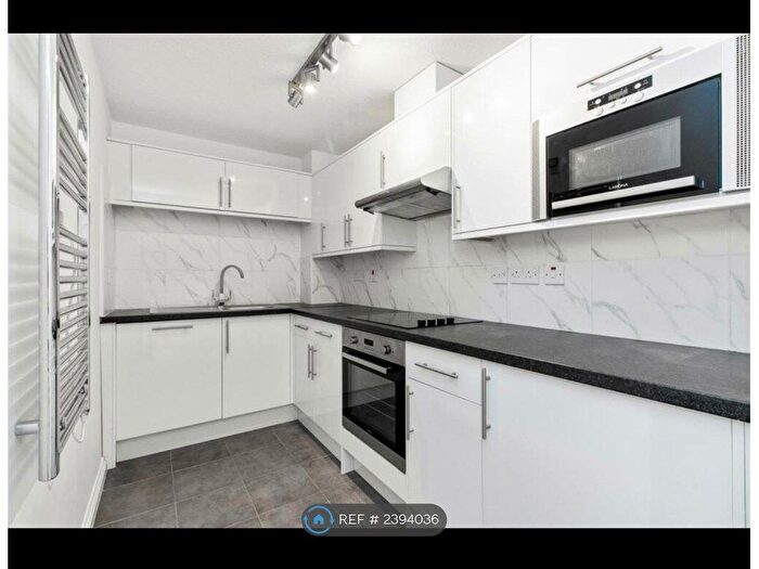 2 Bedroom Flat To Rent In Island House, Morden, SM4