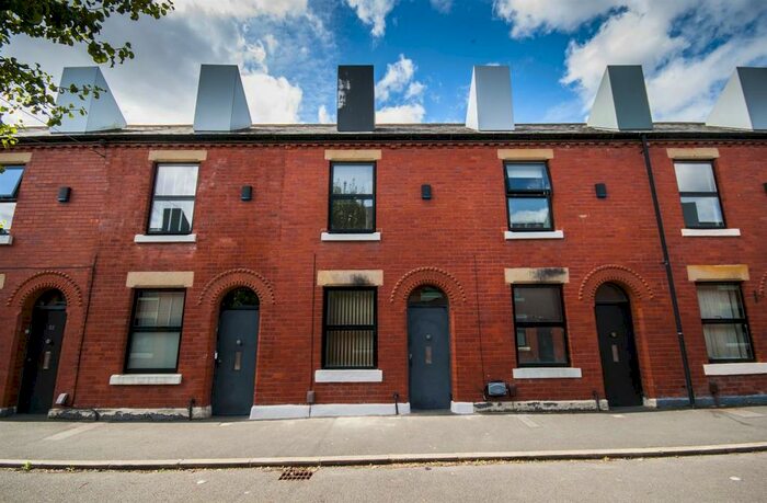 2 Bedroom Town House To Rent In Laburnum Street, Salford, M6