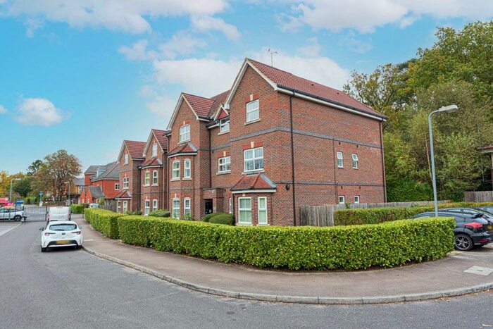 2 Bedroom Flat To Rent In St. Francis Close, Crowthorne RG45