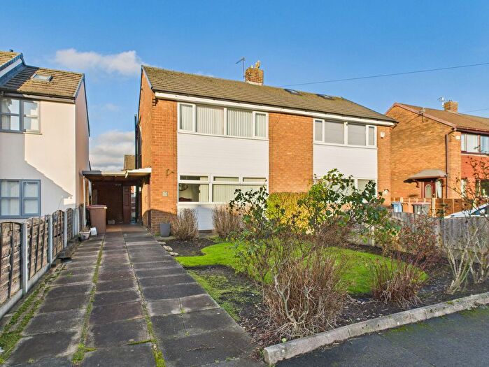 3 Bedroom Semi Detached House For Sale In Linkfield Drive, Worsley, M28