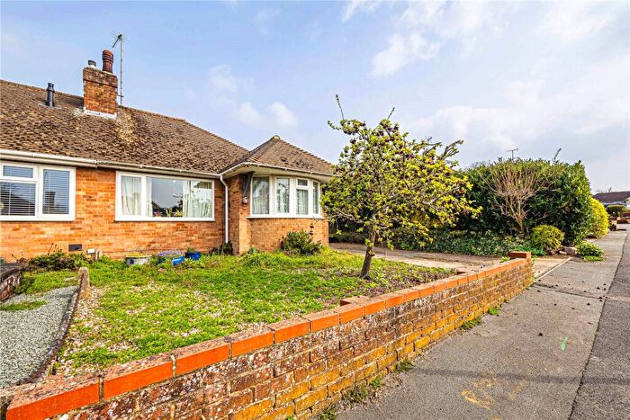 2 Bedroom Bungalow For Sale In Medley Close, Eaton Bray, Central Bedfordshire, LU6
