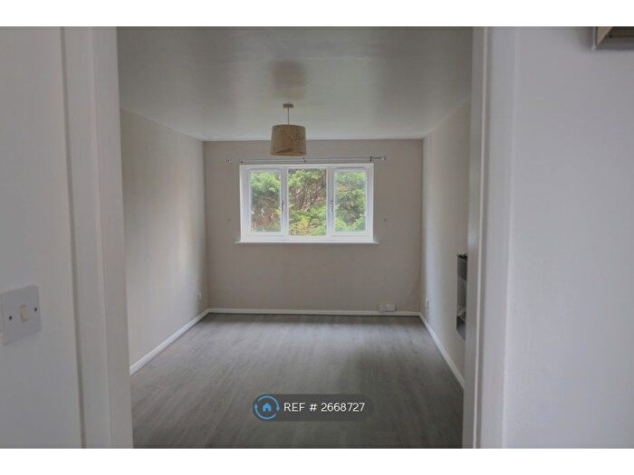 1 Bedroom Flat To Rent In Robin House, Maidstone, ME16