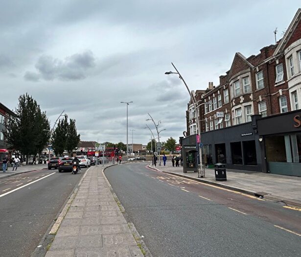 3 Bedroom Flat For Sale In Frinton Mews, Gants Hill, Ilford, Essex, IG2