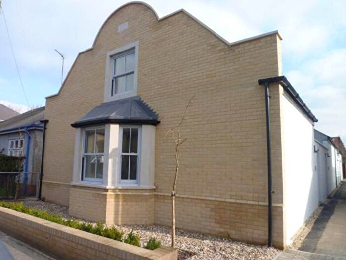 2 Bedroom Terraced House To Rent In Frenchs Road, Cambridge, CB4
