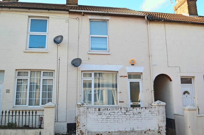 2 Bedroom Terraced House To Rent In William Street, Sittingbourne, Kent, ME10