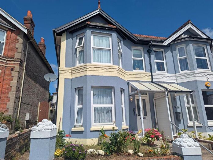 3 Bedroom Semi-Detached House For Sale In Spring Gardens, Shanklin, PO37
