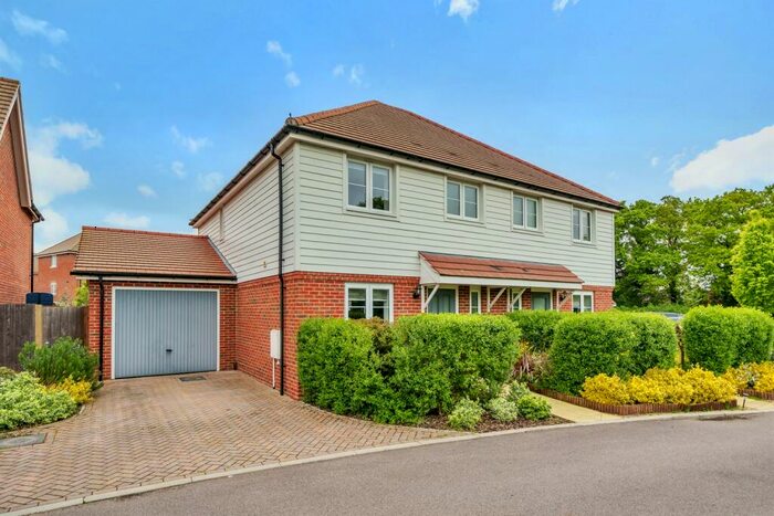 3 Bedroom Semi-Detached House For Sale In Longhurst Drive, Billingshurst, RH14