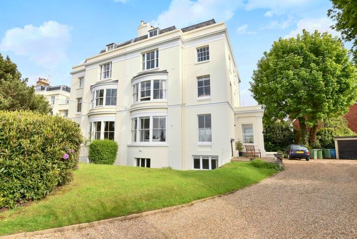 2 Bedroom Flat To Rent In Grove Hill Gardens, Tunbridge Wells, TN1