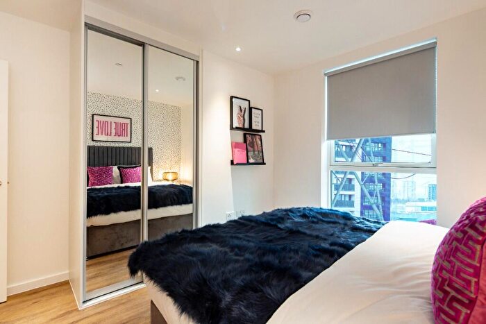 3 Bedroom Apartment To Rent In Silvertown Way, London, E16