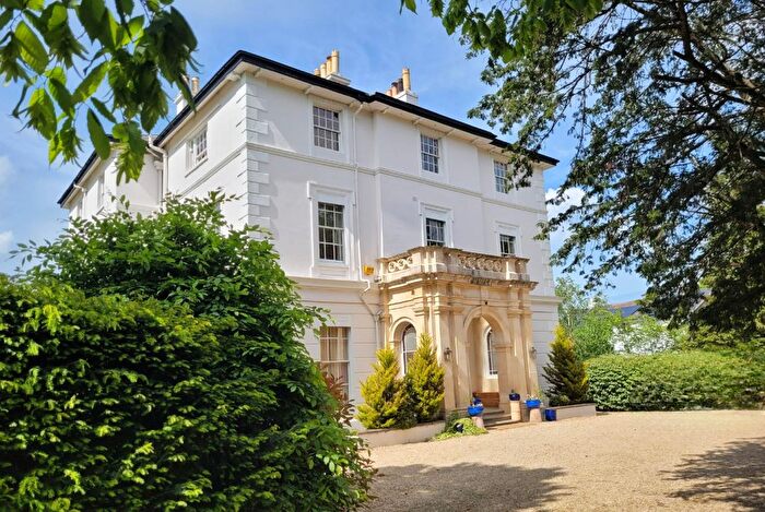 3 Bedroom Flat For Sale In The Park, Cheltenham, GL50