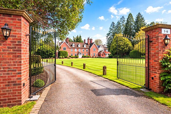 2 Bedroom Apartment To Rent In Coopers Green Lane, Hatfield, Hertfordshire, AL10