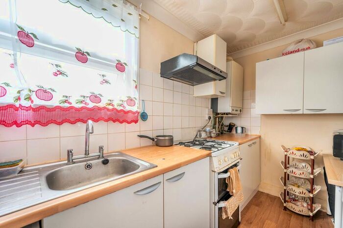 4 Bedroom Flat For Sale In Wendover Road, Harlesden, London, NW10