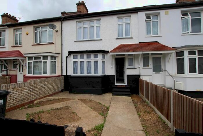 3 Bedroom Property To Rent In Kings Avenue, Greenford, UB6