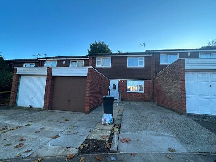 3 Bedroom Semi-Detached House To Rent In Champion Close, Leicester, LE5