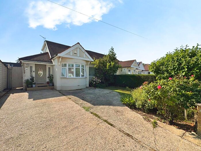 5 Bedroom Semi-Detached Bungalow For Sale In Grasmere Gardens, Harrow, HA3