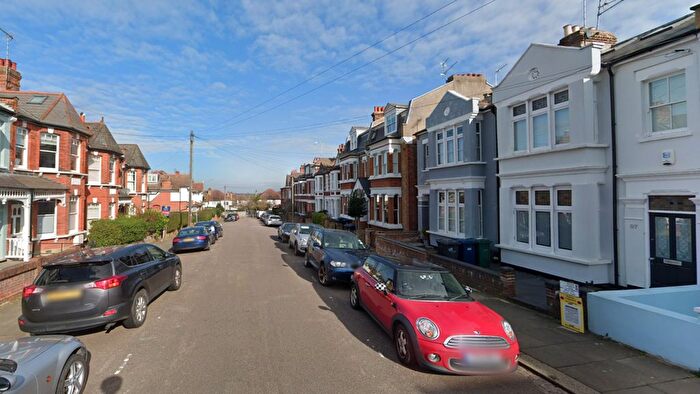 2 Bedroom Flat To Rent In Durham Road, London, N2
