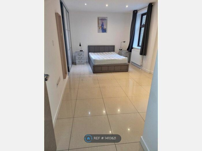 4 Bedroom Flat To Rent In Old Street, London, EC1V