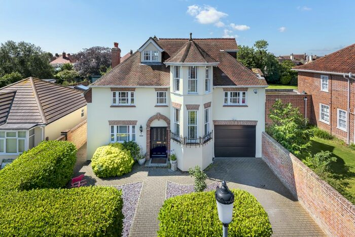 6 Bedroom Detached House For Sale In Frinton-On-Sea, Essex, CO13