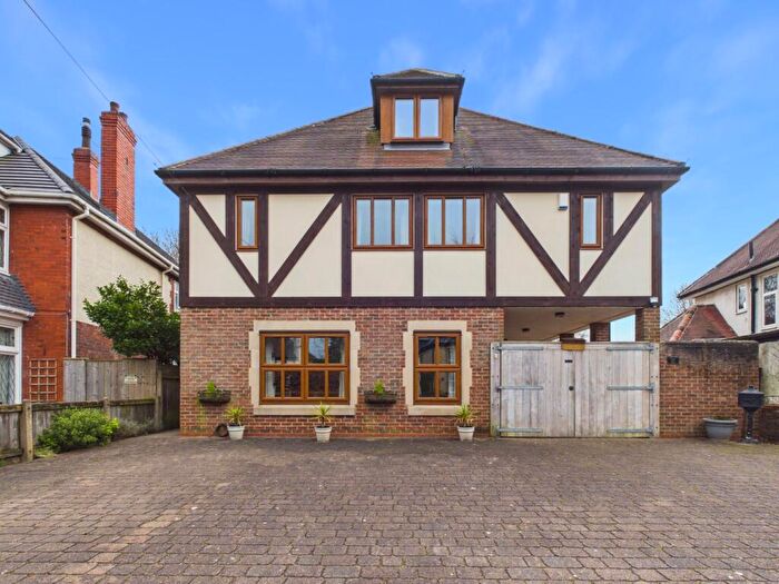 6 Bedroom Detached House For Sale In Newland Park, Hull, HU5