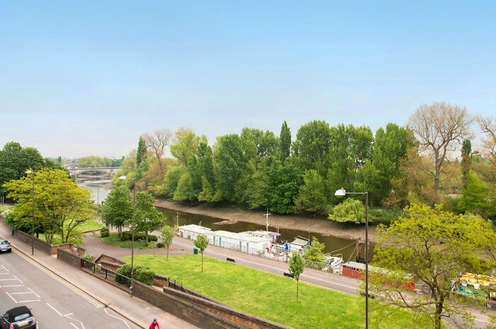 1 Bedroom Flat To Rent In Holland Gardens, Brentford, TW8