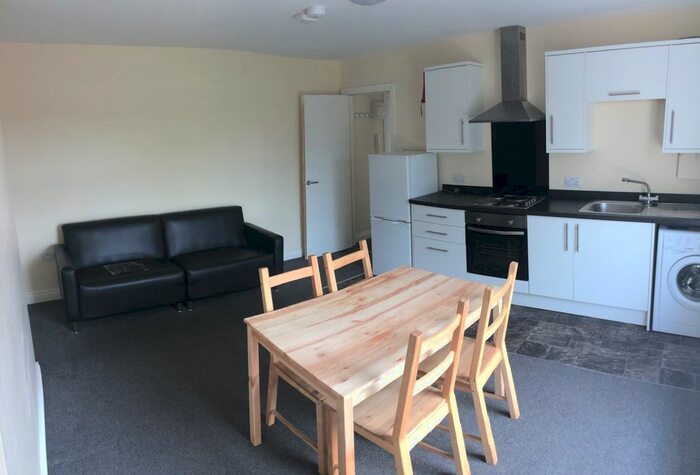 2 Bedroom Flat To Rent In Cobham Parade, Leeds Road, Outwood, Wakefield, WF1