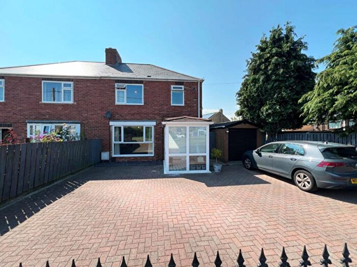 3 Bedroom Semi-Detached House For Sale In Duncombe Bank, Ferryhill, DL17