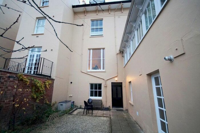 1 Bedroom Flat To Rent In Lypiatt Lane, Cheltenham GL50