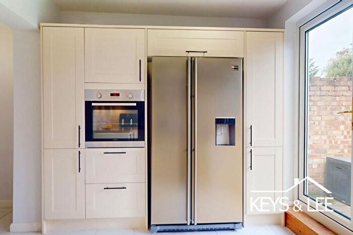 5 Bedroom Semi-Detached House For Sale In Dunster Close, Romford, RM5