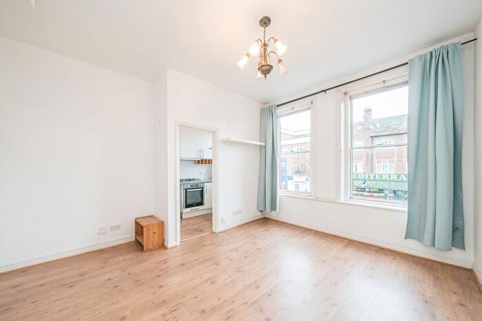 1 Bedroom Flat To Rent In Heath Road, Twickenham, TW1