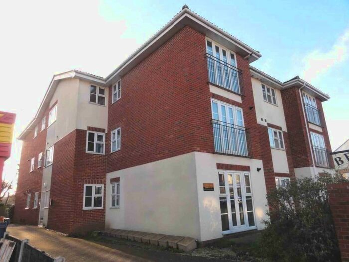 2 Bedroom Flat To Rent In London Road, Hadleigh, SS7