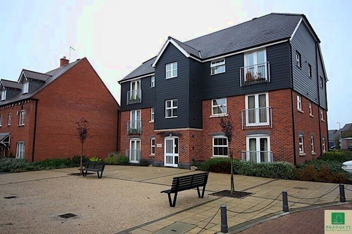 2 Bedroom Flat To Rent In Long Meadow Drive, Hinckley, LE10