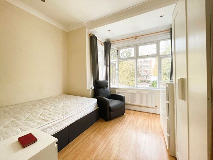 3 Bedroom Flat To Rent In Tulse Hill, London, SW2