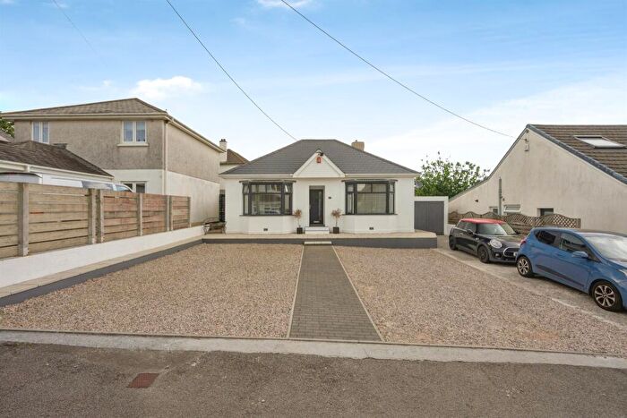 3 Bedroom Detached Bungalow For Sale In Standarhay Villas, Plymouth, PL9