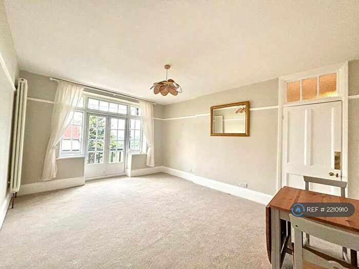 2 Bedroom Flat To Rent In Makepeace Ave, London, N6