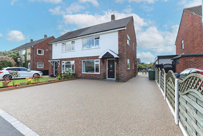 3 Bedroom Semi-Detached House For Sale In Douglas Drive, Preston, PR4