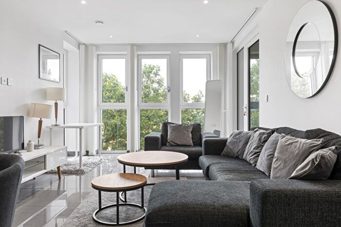 2 Bedroom Flat To Rent In Buckstone Apartments, Blackfriars Road, SE1