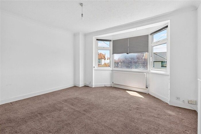 3 Bedroom Maisonette For Sale In Crystal Avenue, Hornchurch, Essex, RM12